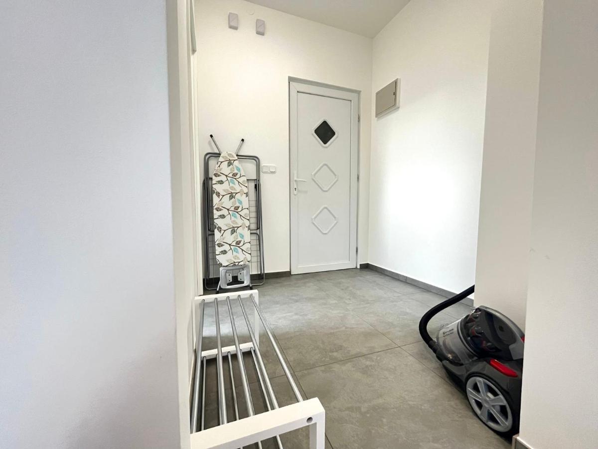 Studio-Apartments Fuer Monteure & Businessgaeste Zentral In Neumünster Extérieur photo